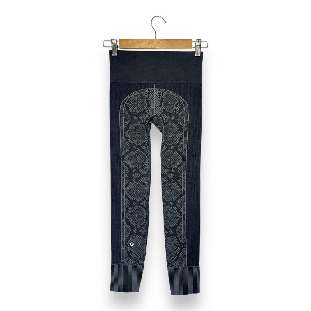 Lululemon Women's Ebb To Street Pant Size 2 Gray Woven Snake W5J77S Seamless